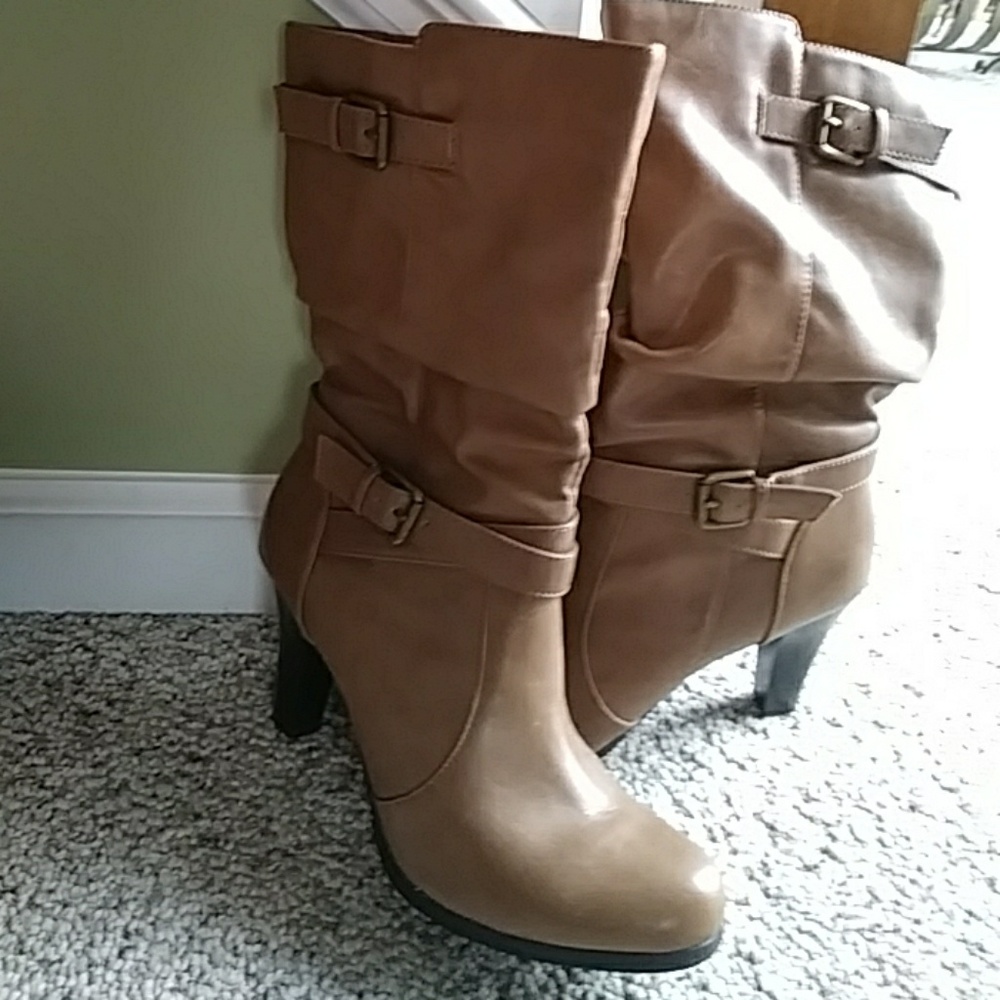 Boots - Picture 2 of 4